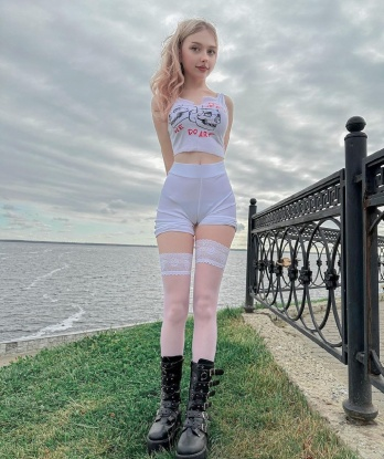 Анкета проститутки Снежинка - город Чугуевка, 18 лет, №10255